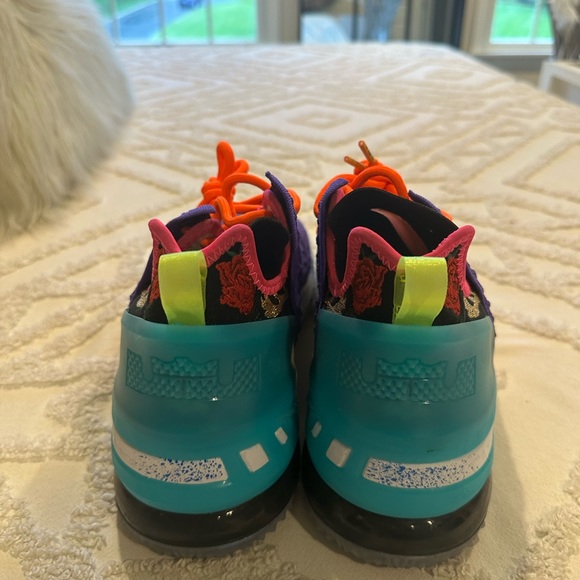 Nike Lebron 18 - Picture 3 of 4